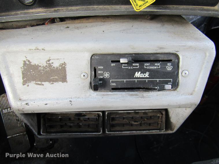 image for item DE5950 1991 Mack RD690S dump truck