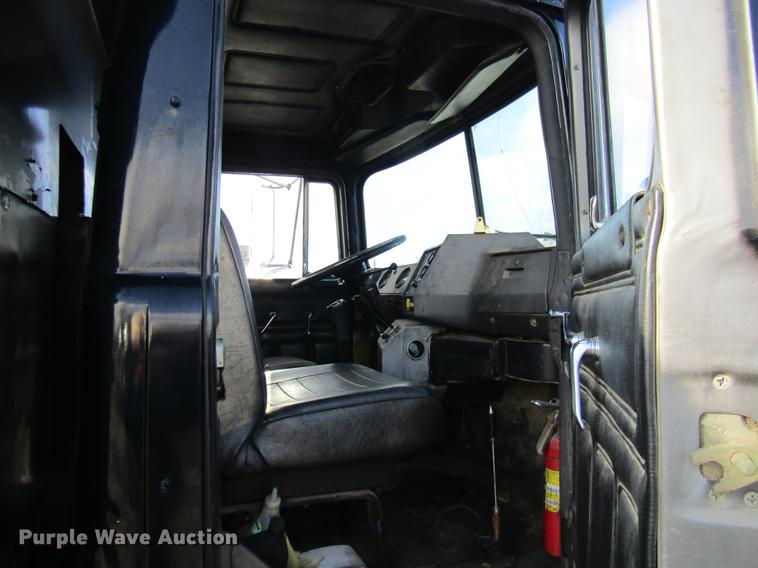 image for item DE5950 1991 Mack RD690S dump truck
