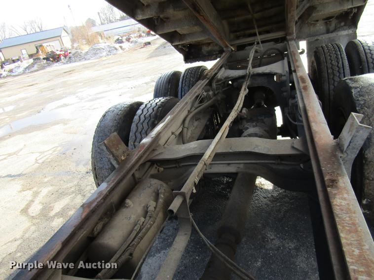 image for item DE5950 1991 Mack RD690S dump truck