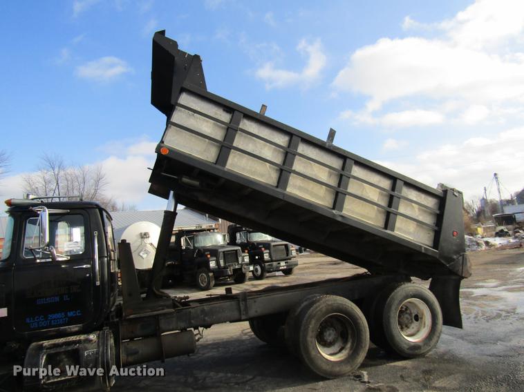 image for item DE5950 1991 Mack RD690S dump truck