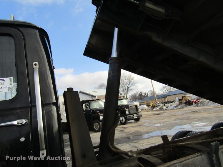 image for item DE5950 1991 Mack RD690S dump truck