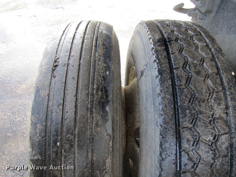 image for item DE5950 1991 Mack RD690S dump truck