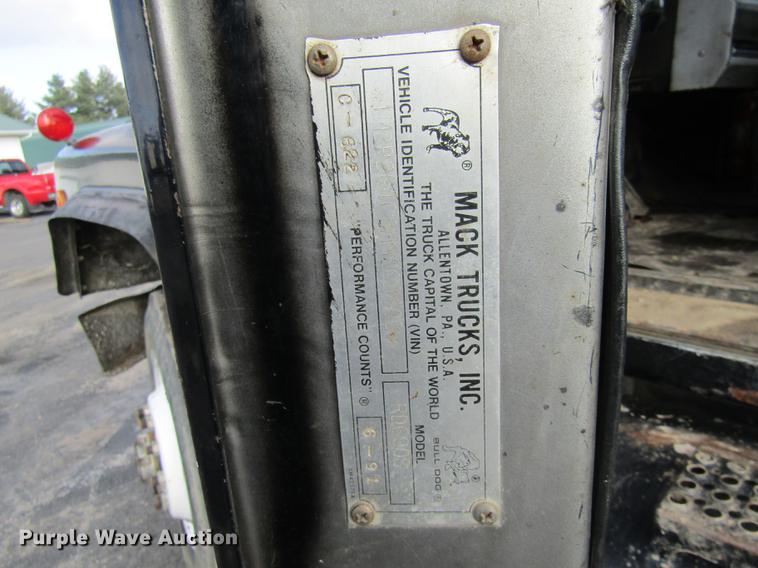 image for item DE5950 1991 Mack RD690S dump truck