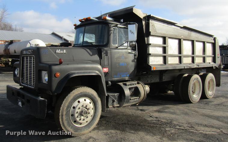 image for item DE5951 1991 Mack RD690S dump truck