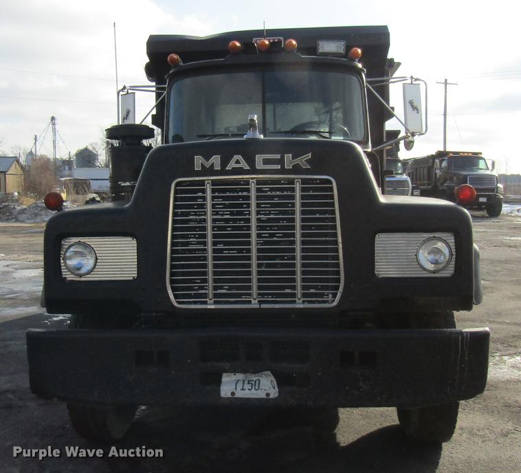 image for item DE5951 1991 Mack RD690S dump truck