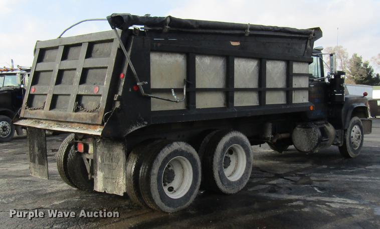 image for item DE5951 1991 Mack RD690S dump truck