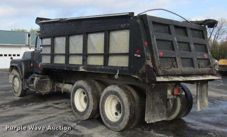 image for item DE5951 1991 Mack RD690S dump truck