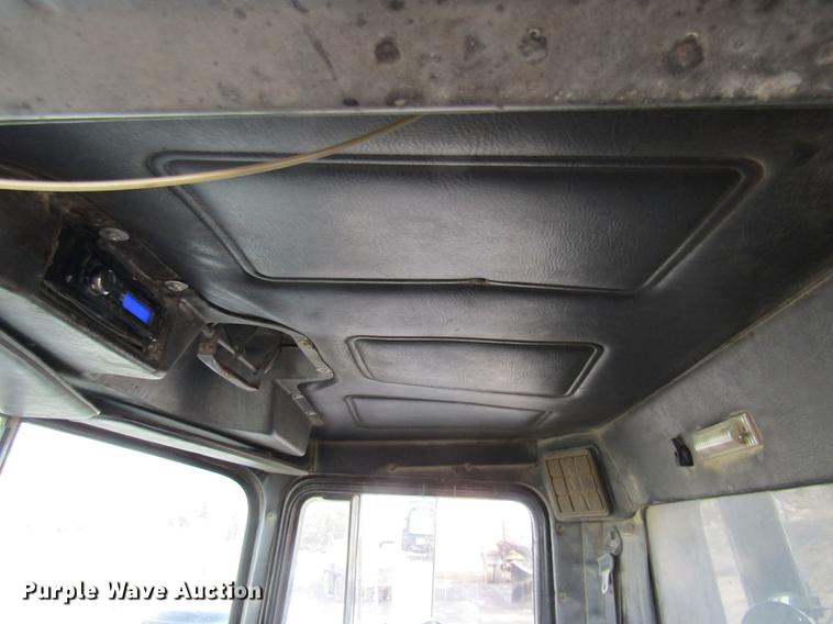 image for item DE5951 1991 Mack RD690S dump truck