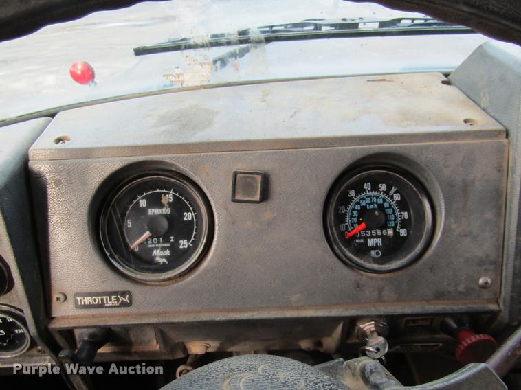 image for item DE5951 1991 Mack RD690S dump truck