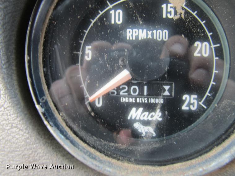 image for item DE5951 1991 Mack RD690S dump truck