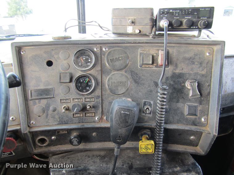 image for item DE5951 1991 Mack RD690S dump truck