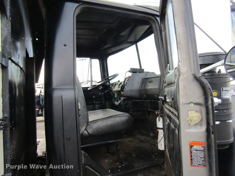 image for item DE5951 1991 Mack RD690S dump truck