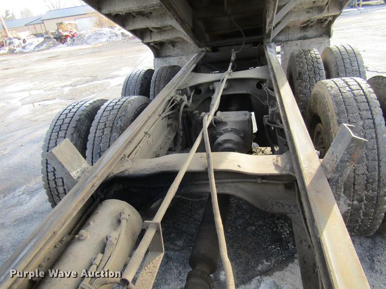 image for item DE5951 1991 Mack RD690S dump truck