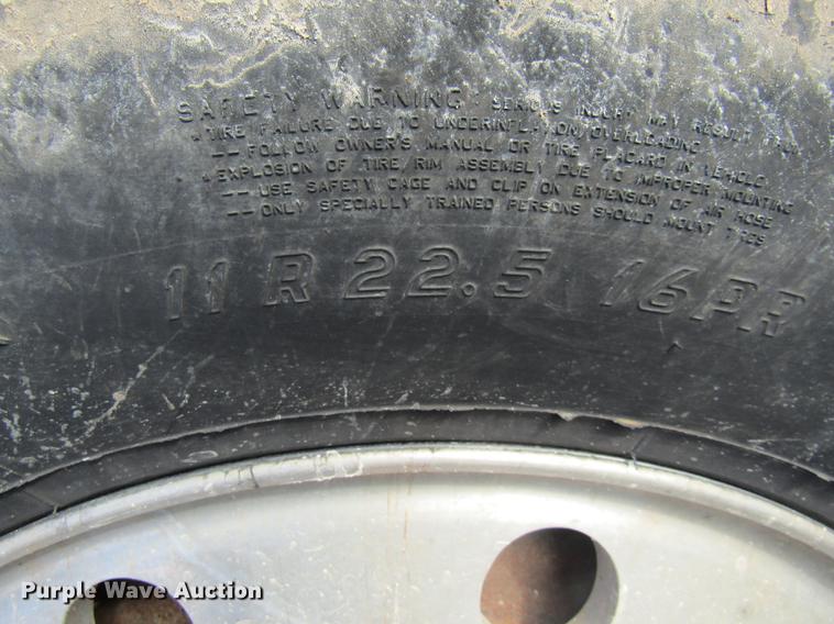 image for item DE5951 1991 Mack RD690S dump truck