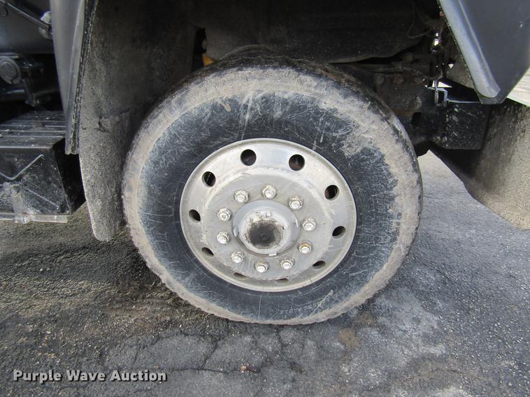 image for item DE5951 1991 Mack RD690S dump truck