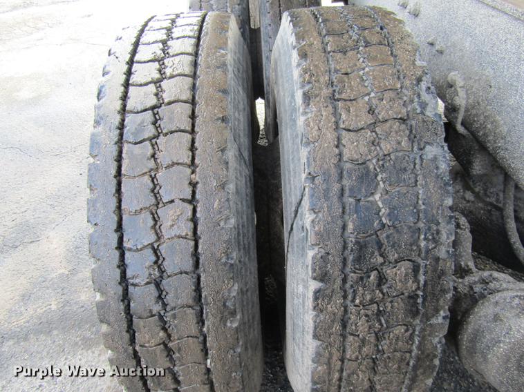 image for item DE5951 1991 Mack RD690S dump truck