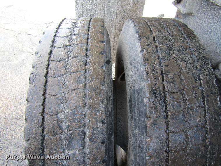 image for item DE5951 1991 Mack RD690S dump truck