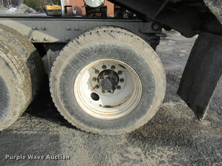 image for item DE5951 1991 Mack RD690S dump truck