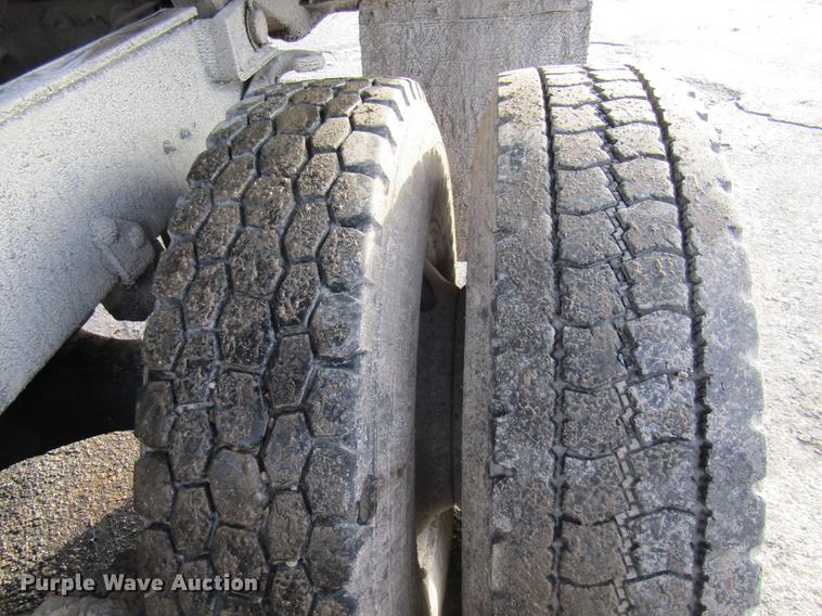 image for item DE5951 1991 Mack RD690S dump truck