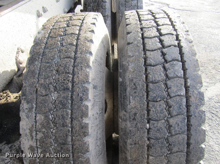 image for item DE5951 1991 Mack RD690S dump truck