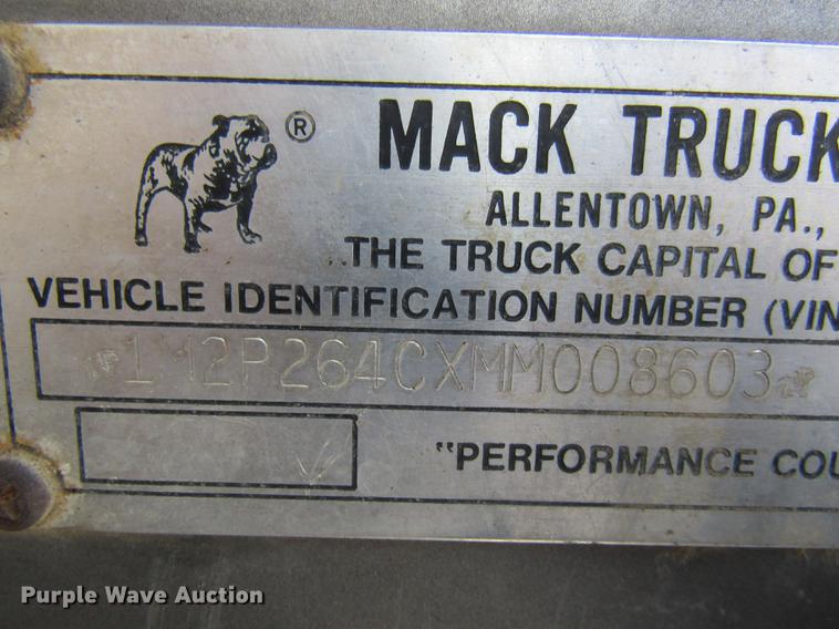image for item DE5951 1991 Mack RD690S dump truck