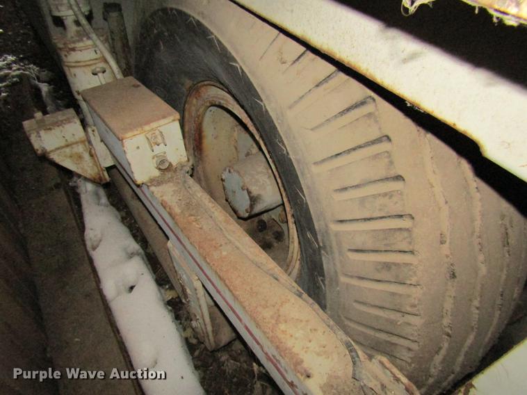 image for item DE5956 Cedarapids BSF531 paver