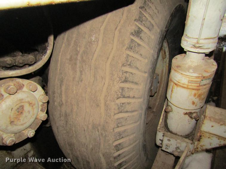 image for item DE5956 Cedarapids BSF531 paver