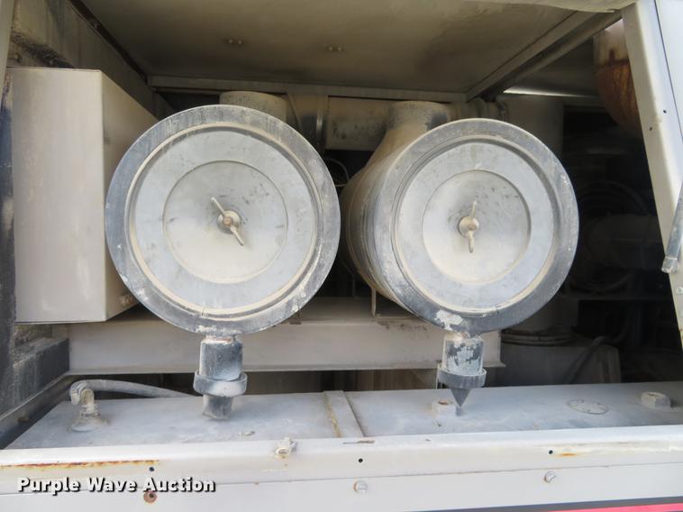 image for item DE6396 1995 Leroi 1600 Versatrol air compressor