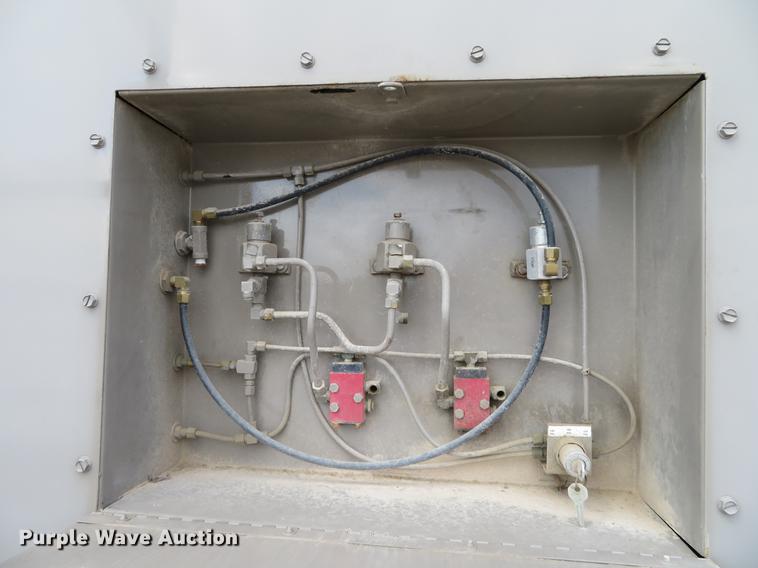 image for item DE6396 1995 Leroi 1600 Versatrol air compressor