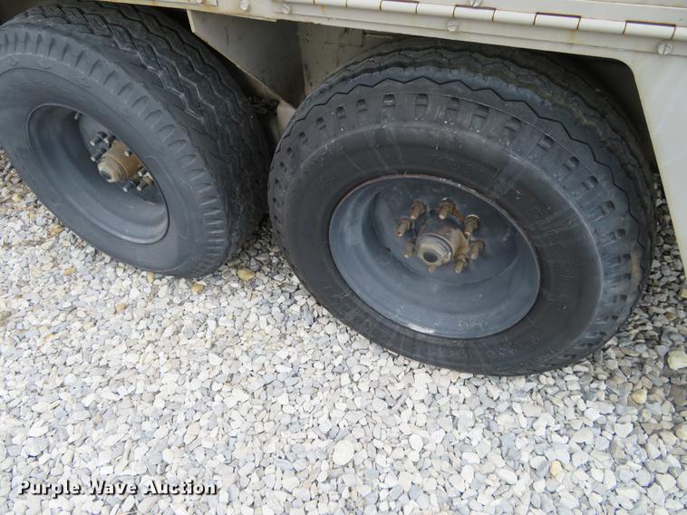 image for item DE6396 1995 Leroi 1600 Versatrol air compressor