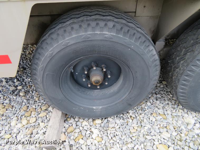 image for item DE6396 1995 Leroi 1600 Versatrol air compressor