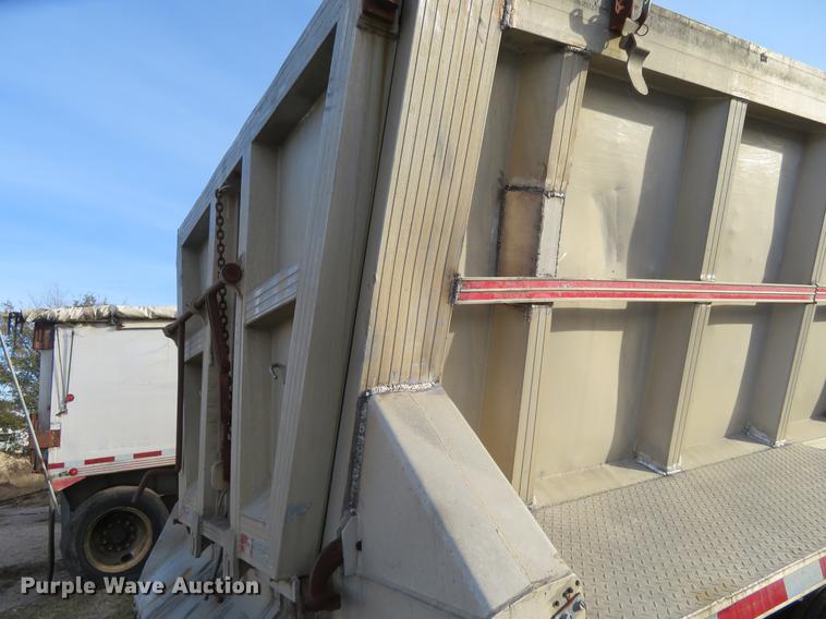 image for item DE6533 1995 Vantage SV-102 end dump trailer