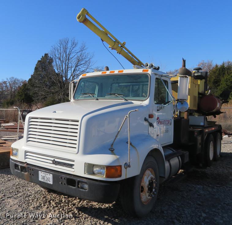 image for item DE6565 1996 International 8200 drilling rig truck