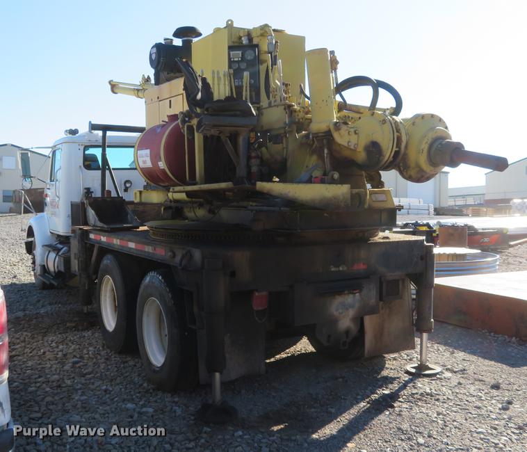 image for item DE6565 1996 International 8200 drilling rig truck