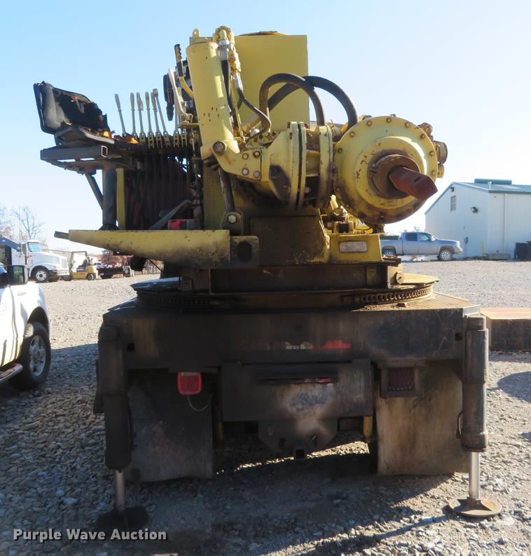 image for item DE6565 1996 International 8200 drilling rig truck