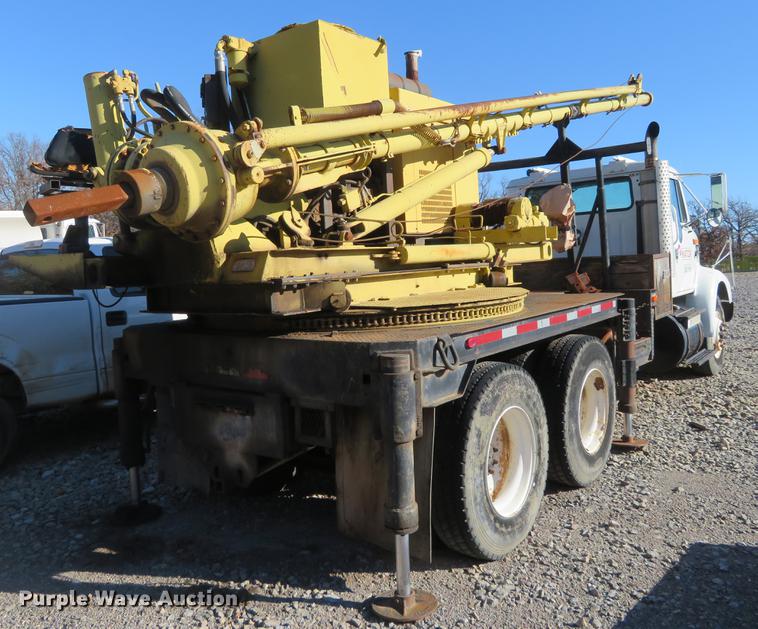 image for item DE6565 1996 International 8200 drilling rig truck
