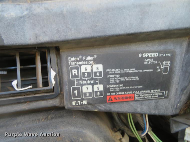 image for item DE6565 1996 International 8200 drilling rig truck