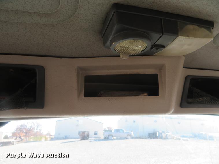 image for item DE6565 1996 International 8200 drilling rig truck