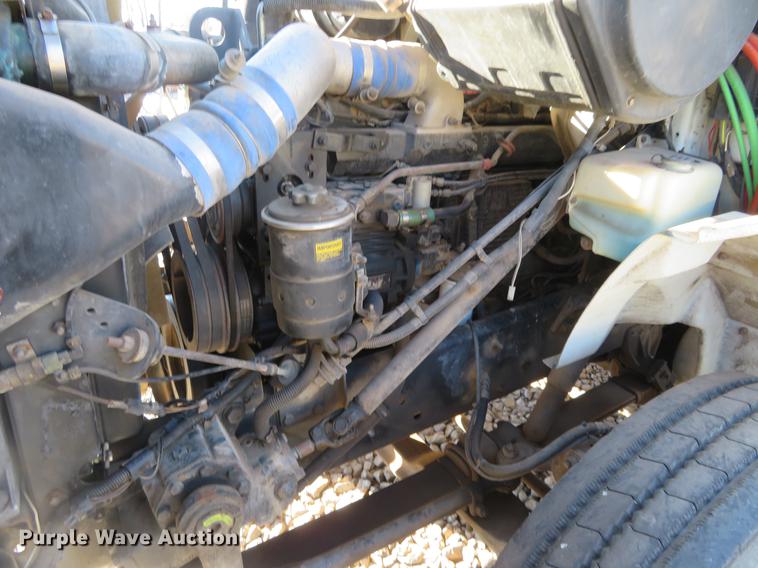 image for item DE6565 1996 International 8200 drilling rig truck