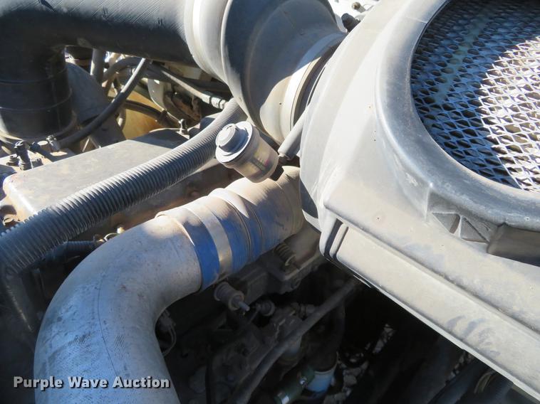 image for item DE6565 1996 International 8200 drilling rig truck