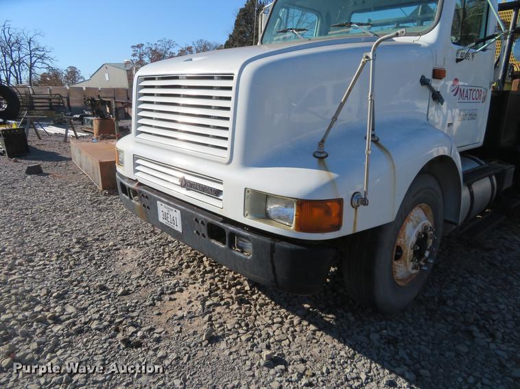 image for item DE6565 1996 International 8200 drilling rig truck