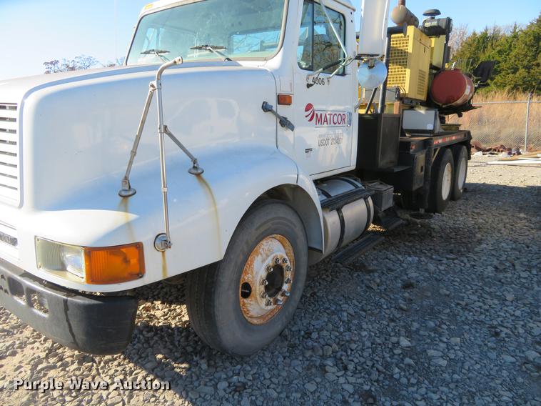 image for item DE6565 1996 International 8200 drilling rig truck