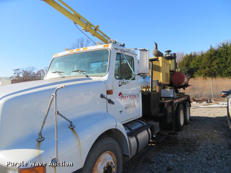 image for item DE6565 1996 International 8200 drilling rig truck