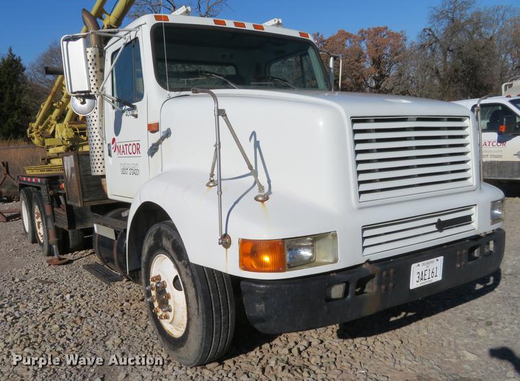 image for item DE6565 1996 International 8200 drilling rig truck