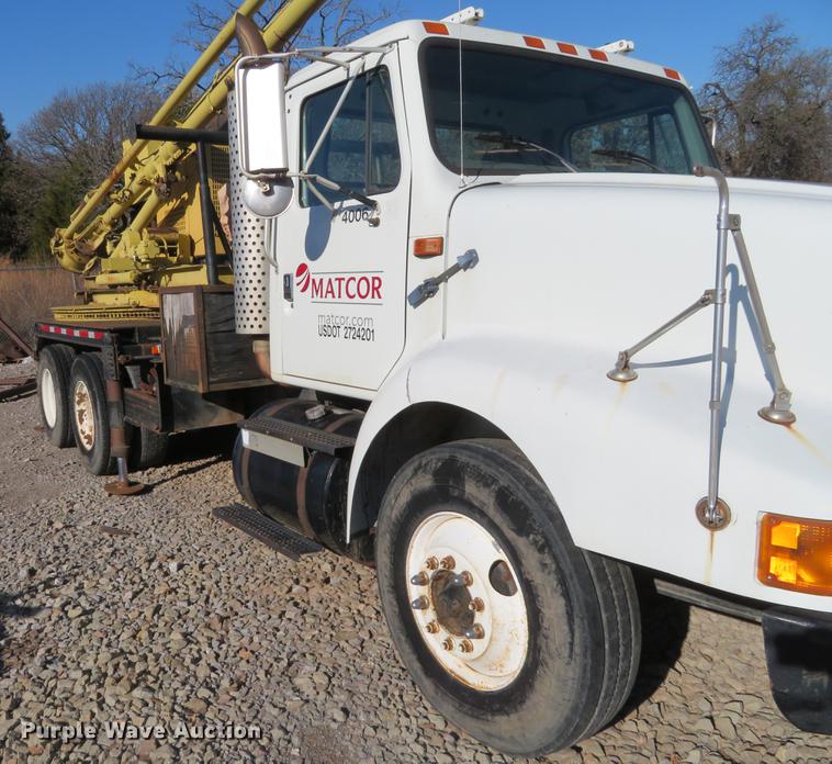 image for item DE6565 1996 International 8200 drilling rig truck