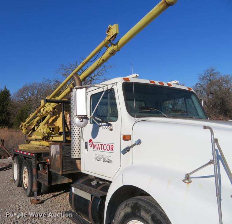image for item DE6565 1996 International 8200 drilling rig truck