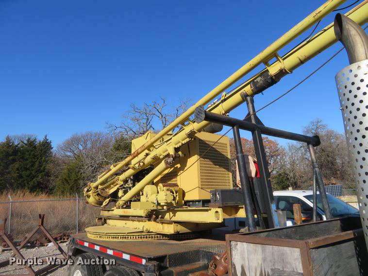 image for item DE6565 1996 International 8200 drilling rig truck