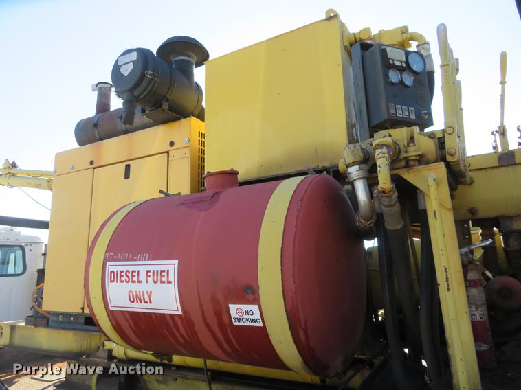 image for item DE6565 1996 International 8200 drilling rig truck