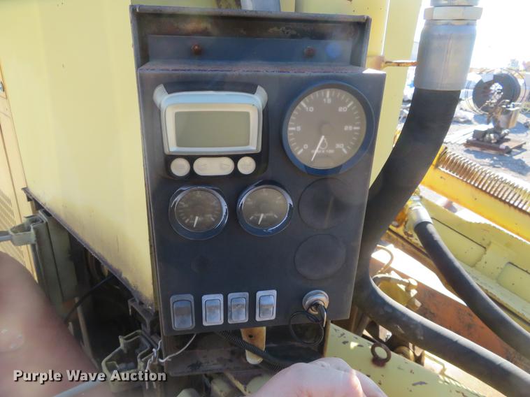 image for item DE6565 1996 International 8200 drilling rig truck