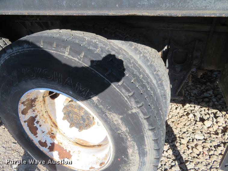 image for item DE6565 1996 International 8200 drilling rig truck